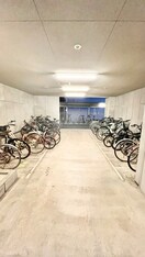 駐輪場 BLAU本町東