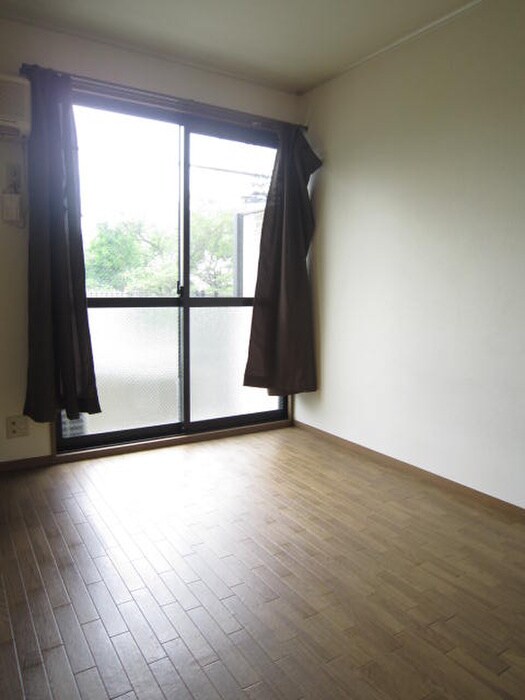 居室 ユリカハイツ