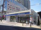 ローソン近鉄布施駅北店(コンビニ)まで465m Luxe布施北Ⅰ