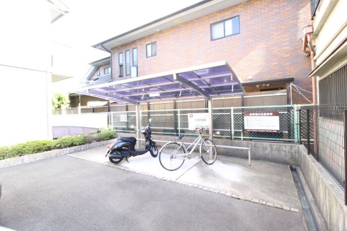駐輪場 ブル－スカイ山宗