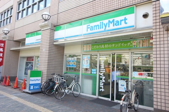 ファミリーマートJR西宮駅南店(コンビニ)まで400m フジパレス西宮西福町