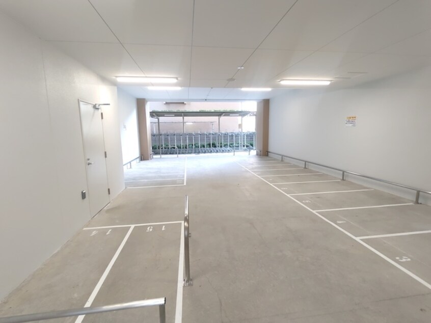 バイク置き場 セレニテ江坂グランデ