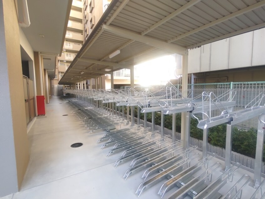 駐輪場 セレニテ江坂グランデ