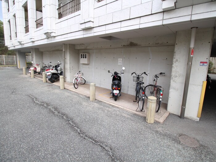 バイク置き場 カーサグラシア