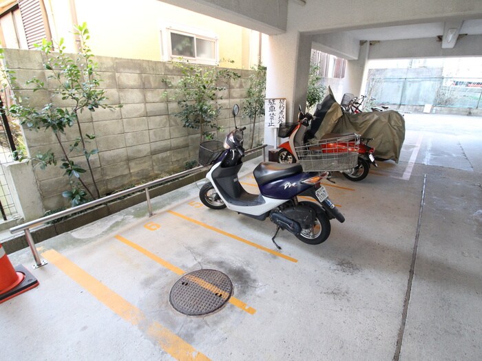 バイク置き場 レジデンス老松