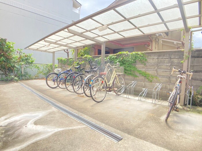 駐輪場 アームスコート若江岩田