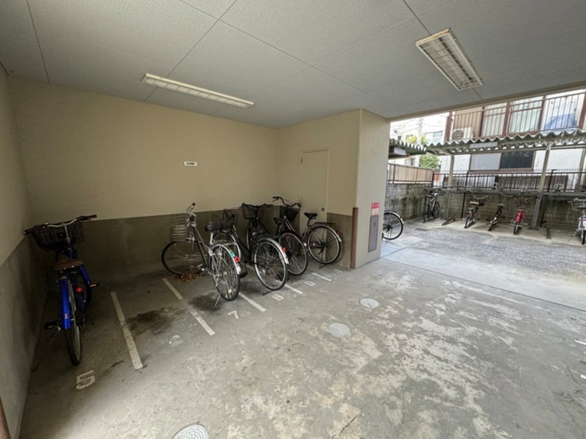 駐輪場 レシェンテ六甲