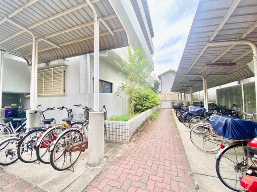 駐輪場 サンタフェ