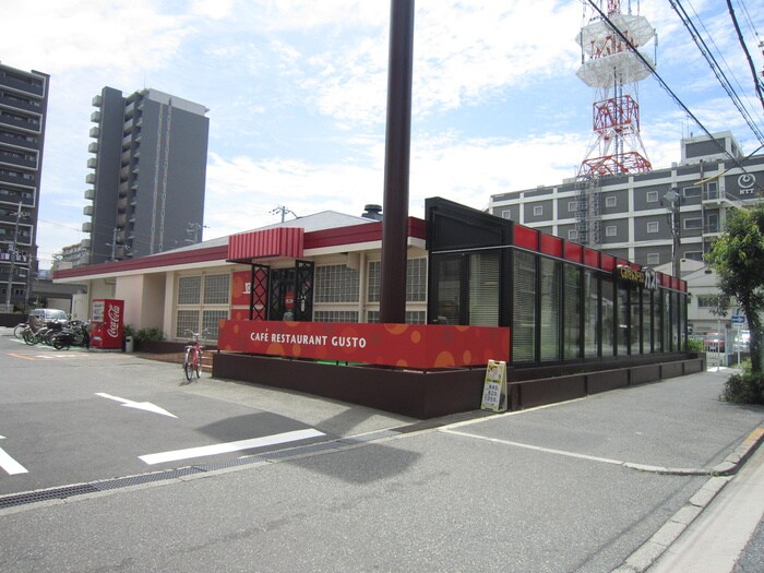 ガスト三国店(その他飲食（ファミレスなど）)まで152m ラ・ペール一番館