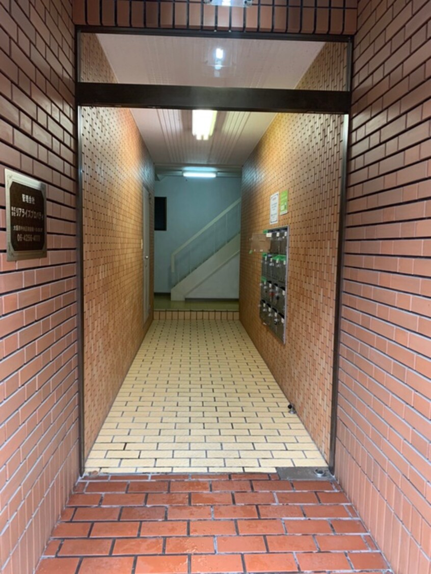 エントランス部分 リアライズ平野西