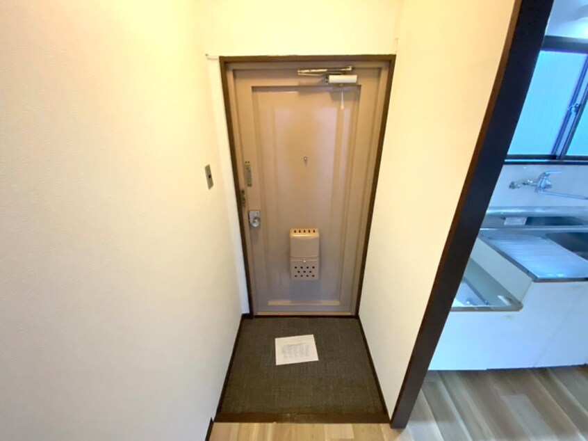 玄関 ｺ-ﾎﾟいづつ