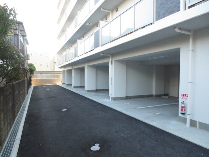 駐車場 エクセル服部