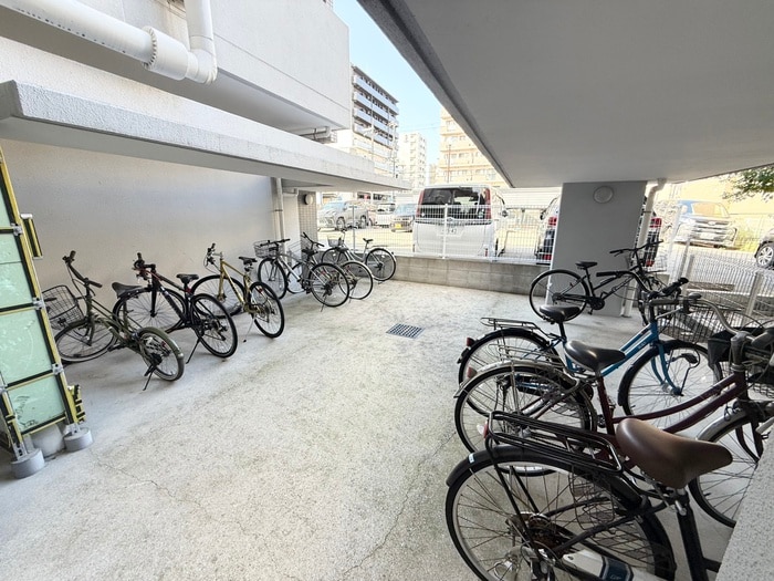 駐輪場 ビスタ江坂東