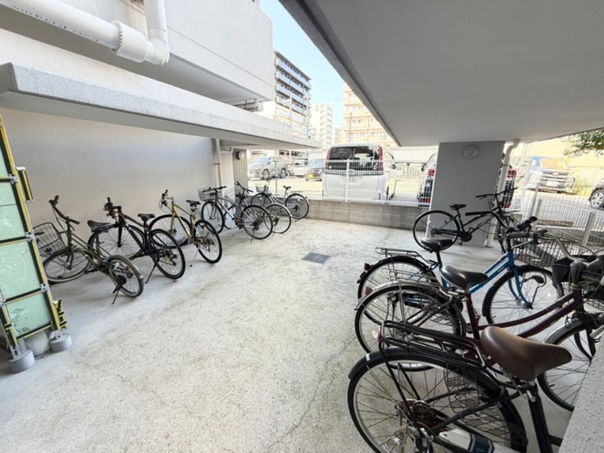 駐輪場 ビスタ江坂東