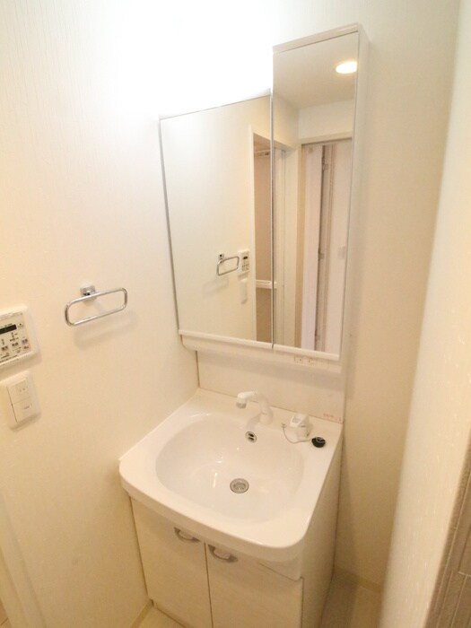 洗面 ﾌｧｰｽﾄﾌｨｵｰﾚ三宮ｲｰｽﾄⅡ(102)