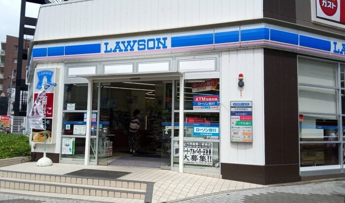 ローソン川西能勢口駅前店(コンビニ)まで850m LOHAUS雲雀丘山手（201）