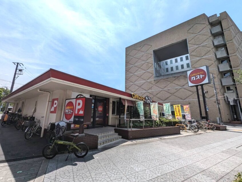 ガスト(その他飲食（ファミレスなど）)まで460m プレジオ弁天町