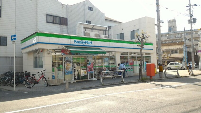 ファミリーマート 川端寺内町店(コンビニ)まで350m ドエル大枝