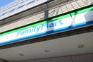 ファミリーマート佐井寺南が丘店(コンビニ)まで700m サンライズⅢ