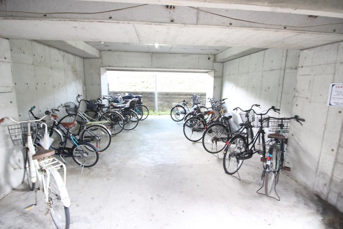 駐輪場 リアライズ服部