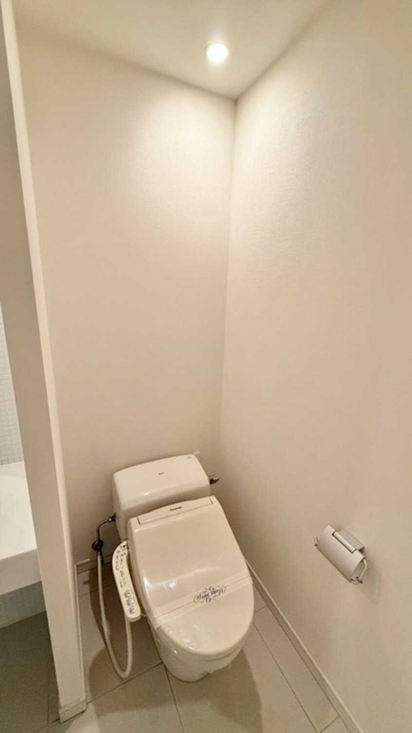 トイレ ｻﾞ ﾀﾜ- ｵｵｻｶﾚｼﾞﾃﾞﾝｽ