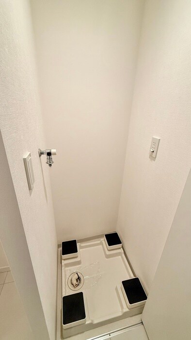 洗濯機置場 ｻﾞ ﾀﾜ- ｵｵｻｶﾚｼﾞﾃﾞﾝｽ