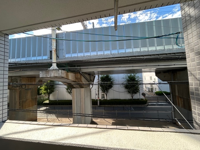 室内からの展望 ﾙﾙ　ｵﾌﾞ　ｱﾜｼﾞﾌﾟﾛｸﾞﾚｯｿ