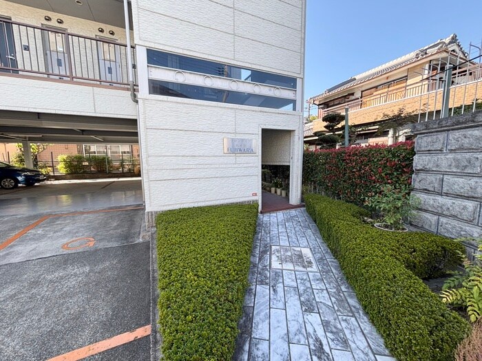 エントランス部分 ﾌﾛﾝﾃｲｱﾊｲﾂＦＵＪＩＷＡＲＡ