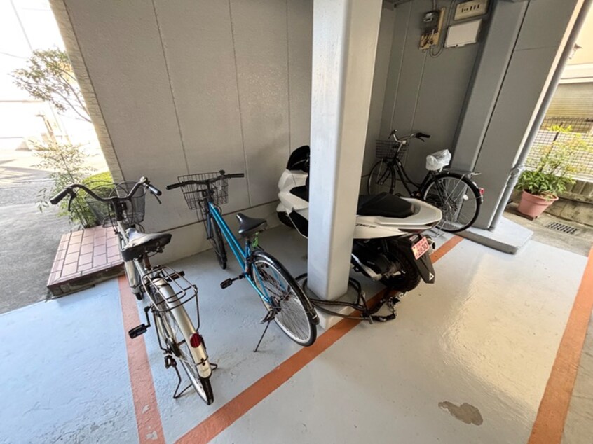 駐輪場 ﾌﾛﾝﾃｲｱﾊｲﾂＦＵＪＩＷＡＲＡ