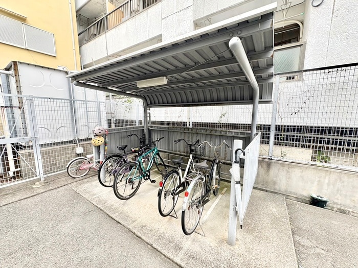 駐輪場 エトワ－ル小松