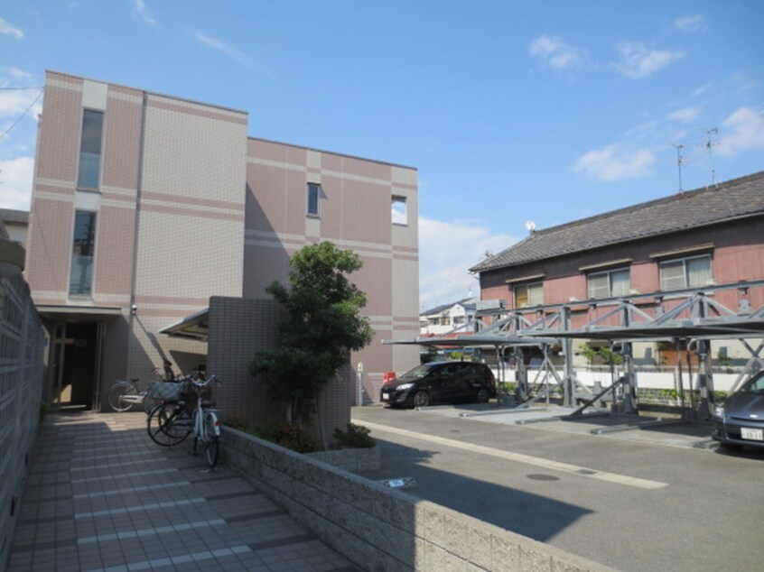 エントランス部分 ニューロイヤル光進