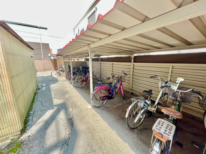 駐輪場 グレイス川西南館