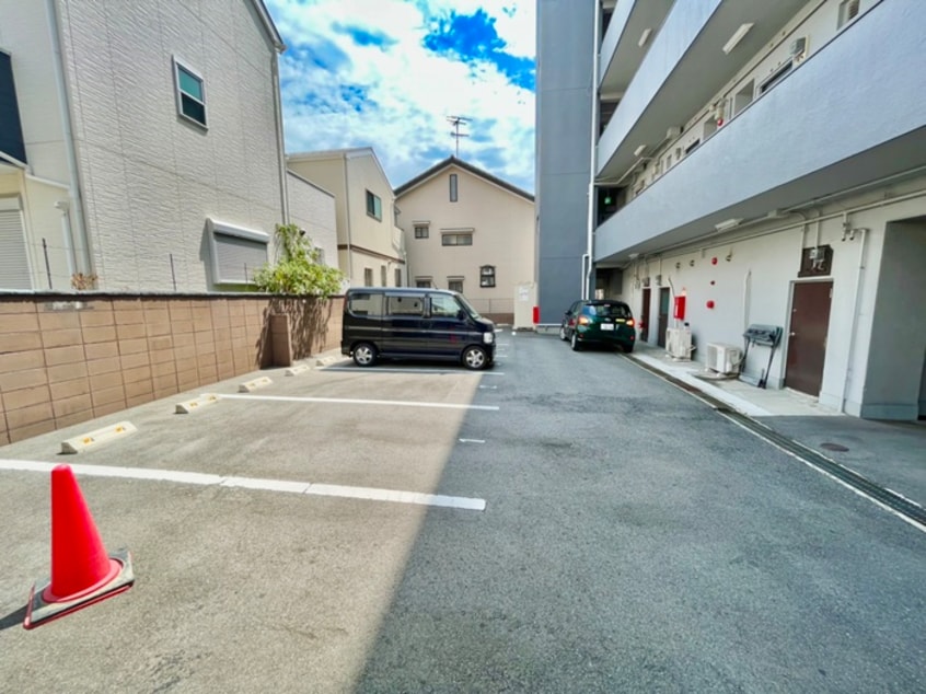 駐車場 グレイス川西南館