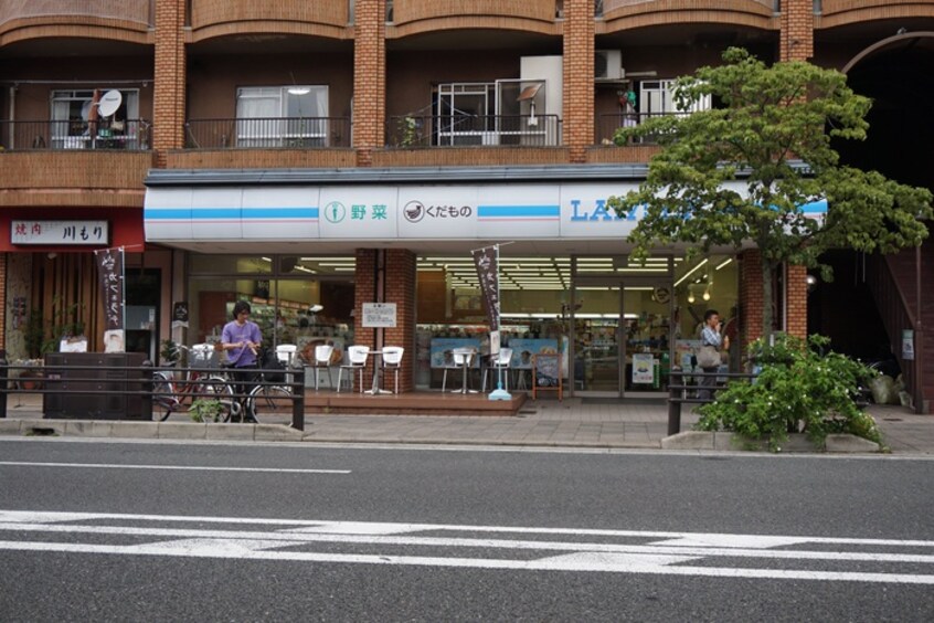 ローソン東山三条店(コンビニ)まで83m パ－クウォ－ク京都東山