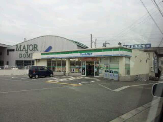 ファミリーマート(コンビニ)まで800m ハイツ宮ノ下Ａ棟