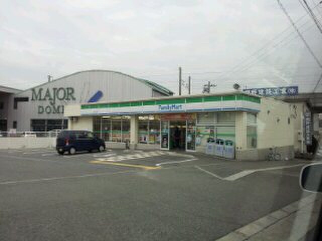 ファミリーマート(コンビニ)まで800m ハイツ宮ノ下Ａ棟