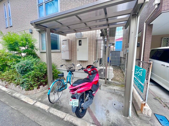 駐輪場 ロイヤルエクセル武庫之荘