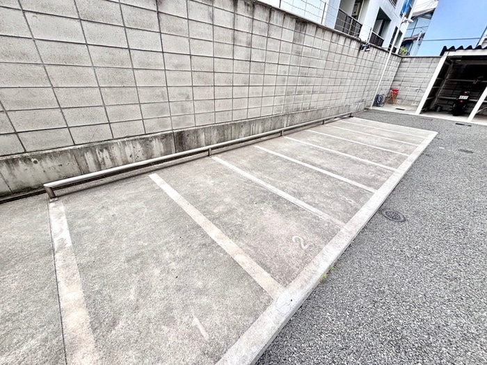 バイク置き場 エビデンス三津屋