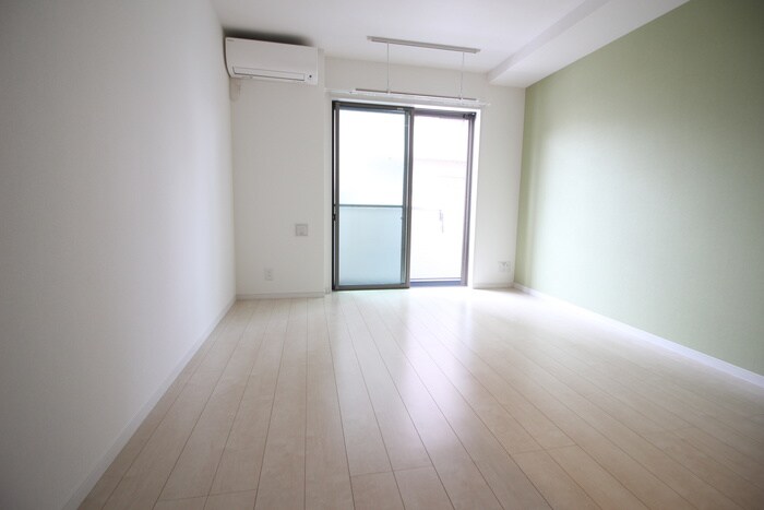 居室 フィアスコート羽衣