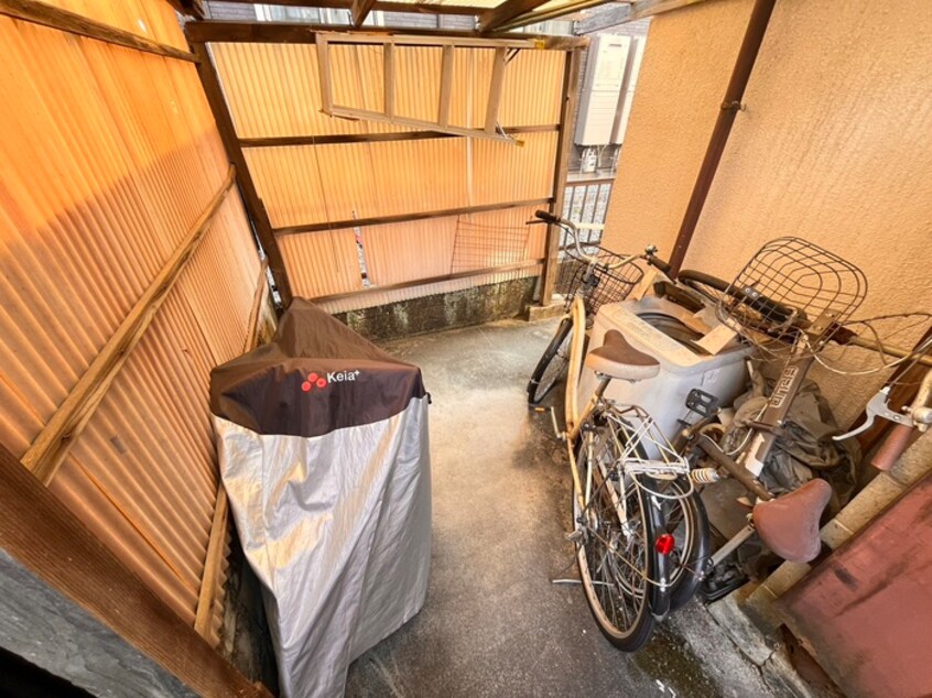 駐輪場 ビエノス岡