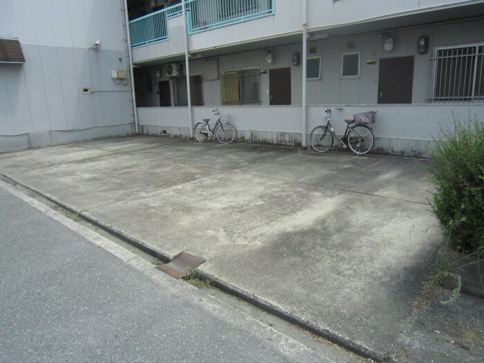 駐車場 湯里ハイツ