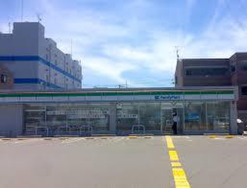 ファミリーマート(コンビニ)まで660m ディアコ－ト