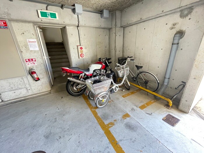 駐輪場 エクセーラＵＱ