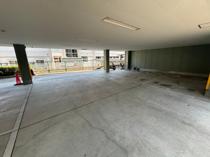 駐車場 メルヴェイユ・ドミ－ル