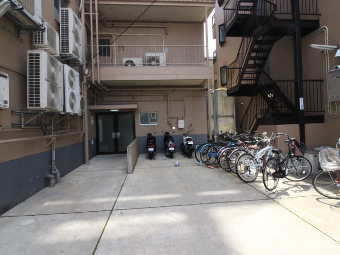 駐輪場 エス・ティ・ビル旭町