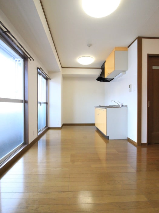 居室 エス・ティ・ビル旭町