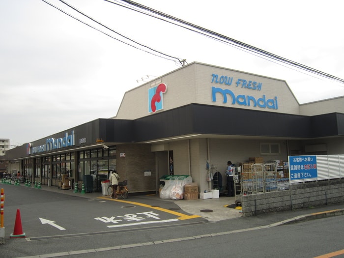 万代(スーパー)まで447m エス・ティ・ビル旭町