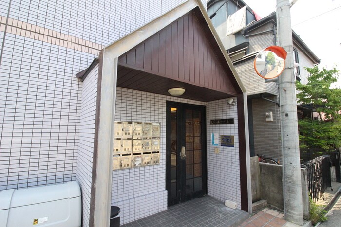 エントランス部分 ビルシャナ上田