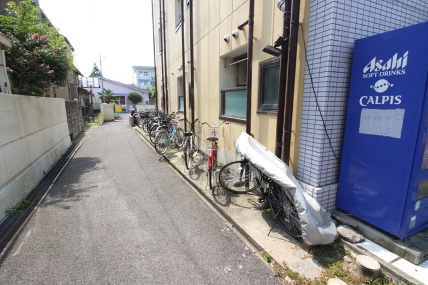 駐輪場 ビルシャナ上田