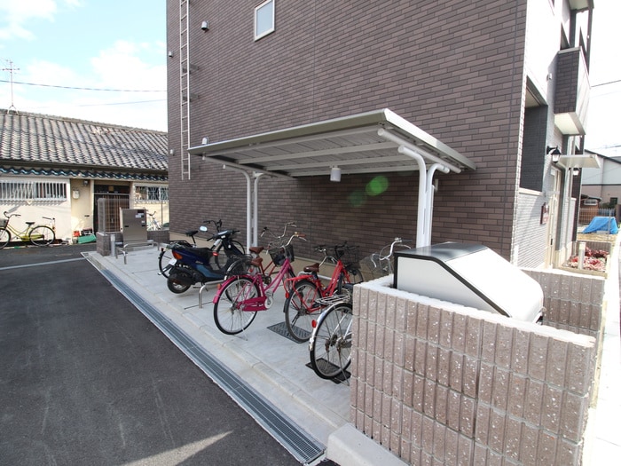 駐輪場 メゾン－６